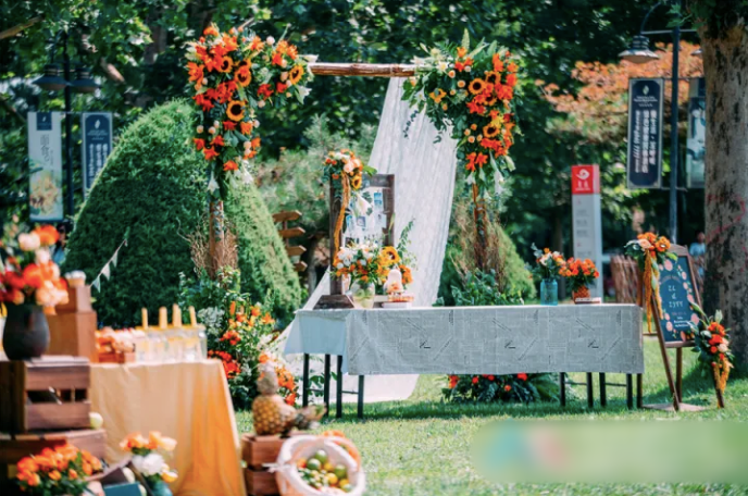 Đám cưới được trang trí bằng trái cây cực độc lạ và sự xuất hiện đặc biệt của nhân vật bất ngờ - Ảnh 5. Đám cưới được trang trí bằng trái cây cực độc lạ và sự xuất hiện đặc biệt của nhân vật bất ngờ - Ảnh 5.