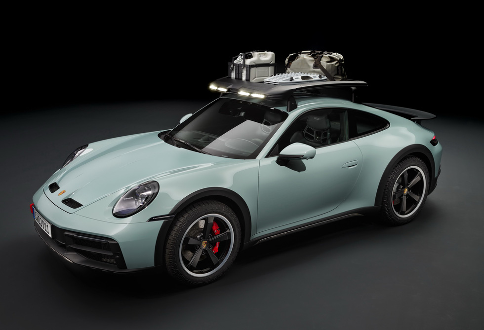 Porsche 911 Dakar ra mắt: Xe sang của nhà giàu thích nghịch cát - Ảnh 6.