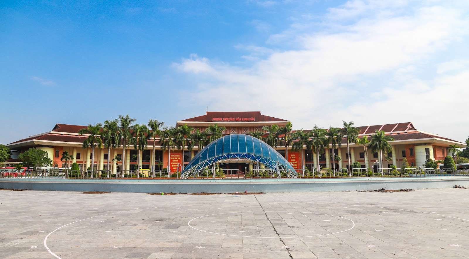 Cận cảnh khu hành chính tỉnh có mô hình kiến trúc độc đáo nhất Việt Nam - Ảnh 8.