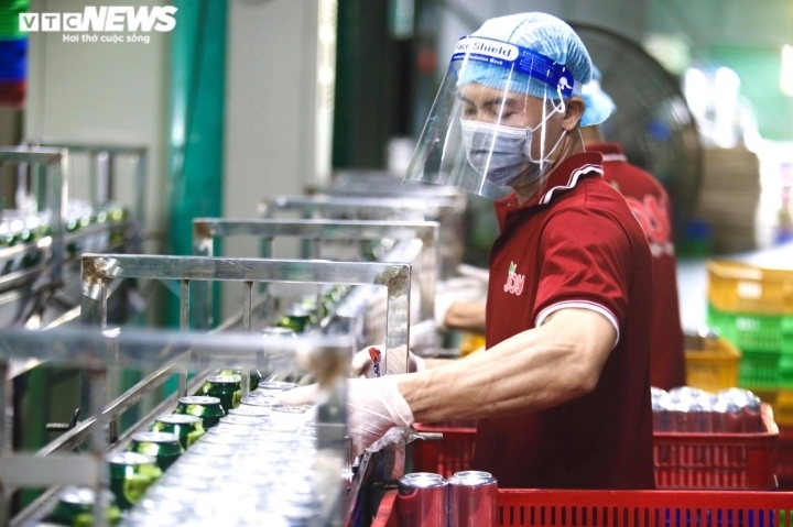 Nhiều doanh nghiệp cạn đơn hàng, công nhân ngậm ngùi khăn gói về quê - Ảnh 4. Nhiều doanh nghiệp cạn đơn hàng, công nhân ngậm ngùi khăn gói về quê - Ảnh 4.