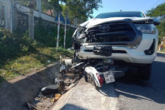 Nguyên nhân ban đầu vụ ôtô của trưởng công an thị trấn va chạm xe máy khiến 2 người tử vong - Ảnh 1.