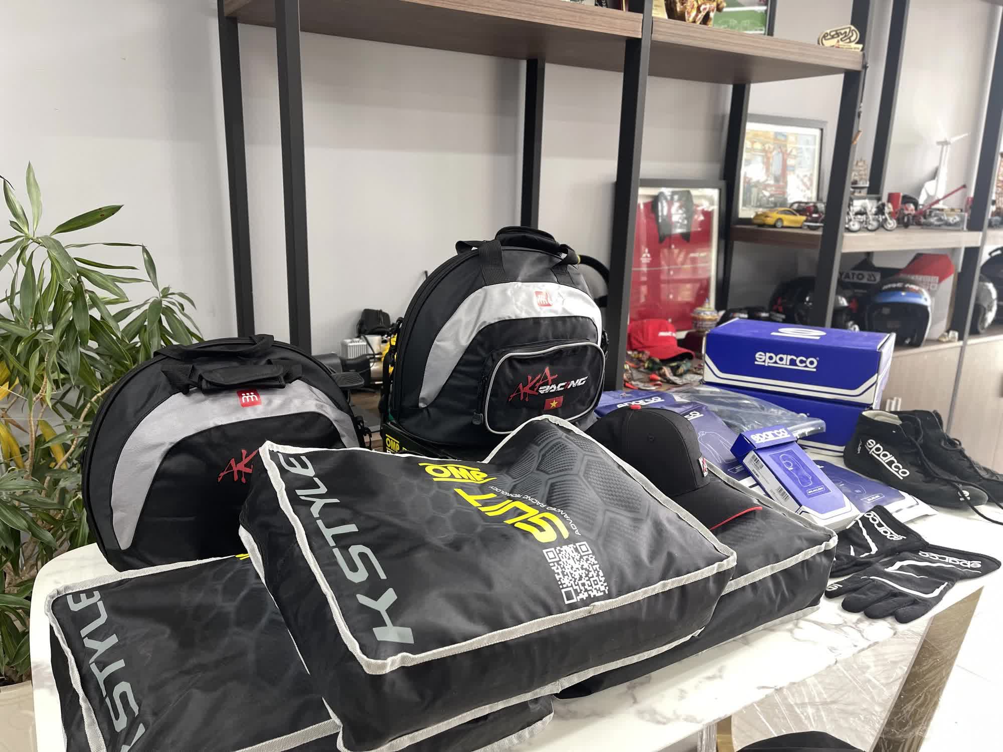 Đội đua Việt Nam lái xe vượt 1.200 km sang Thái thi đấu: 10 xe hậu cần, mượn cả xe biển số nước ngoài - Ảnh 9. Đội đua Việt Nam lái xe vượt 1.200 km sang Thái thi đấu: 10 xe hậu cần, mượn cả xe biển số nước ngoài - Ảnh 9.