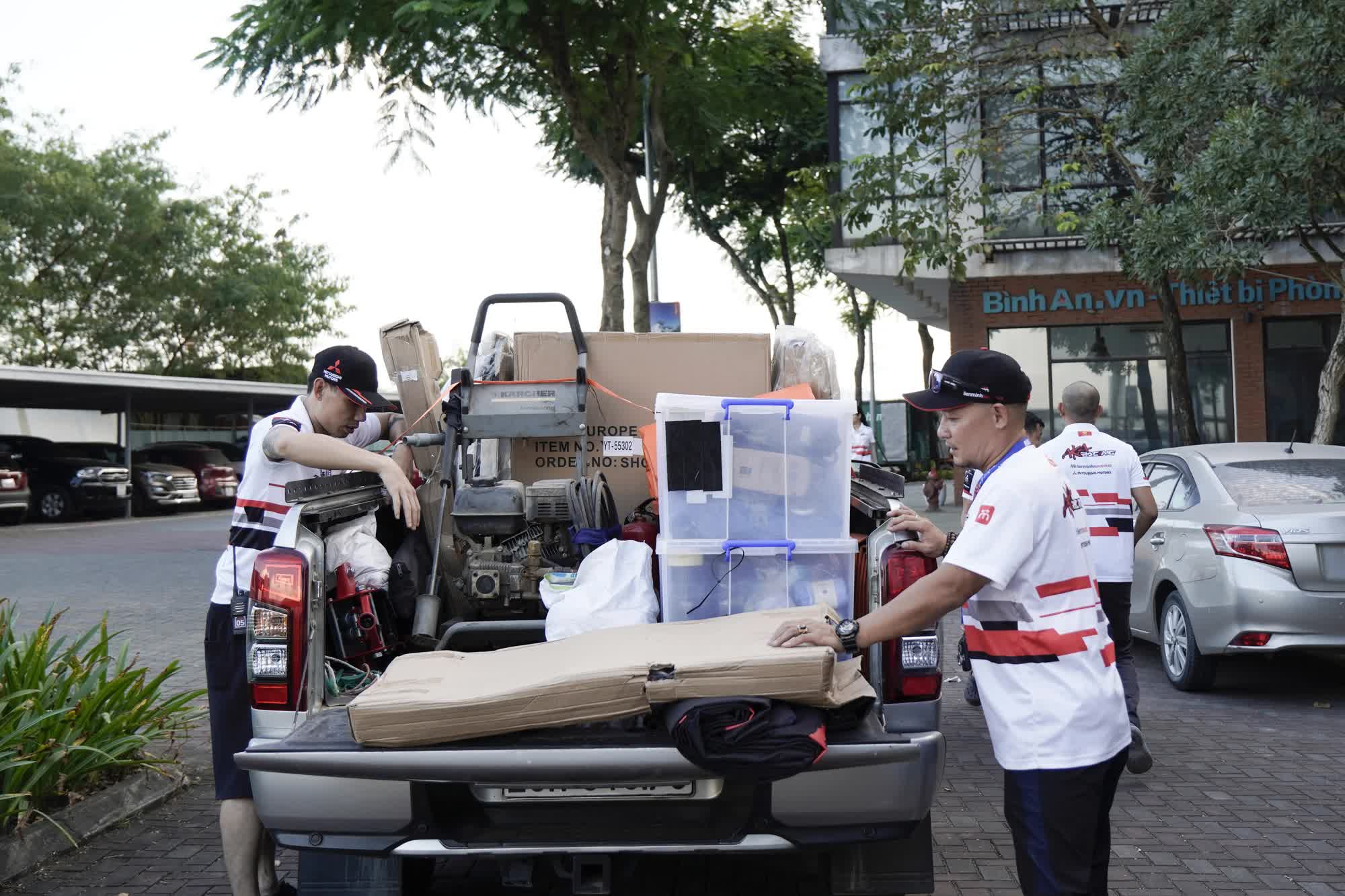 Đội đua Việt Nam lái xe vượt 1.200 km sang Thái thi đấu: 10 xe hậu cần, mượn cả xe biển số nước ngoài - Ảnh 8. Đội đua Việt Nam lái xe vượt 1.200 km sang Thái thi đấu: 10 xe hậu cần, mượn cả xe biển số nước ngoài - Ảnh 8.