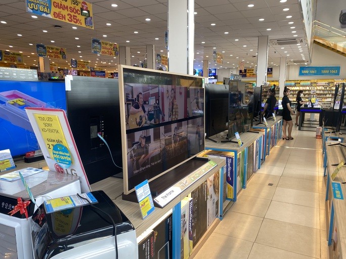 Đua nhau khuyến mãi tivi trước giờ khai mạc World Cup 2022 - Ảnh 1.