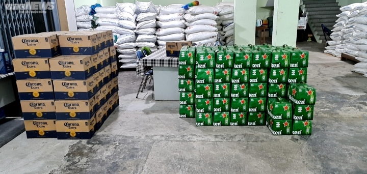 Tạm giữ gần 7.000 chai bia ngoại nhập không có hóa đơn, chứng từ - Ảnh 1.