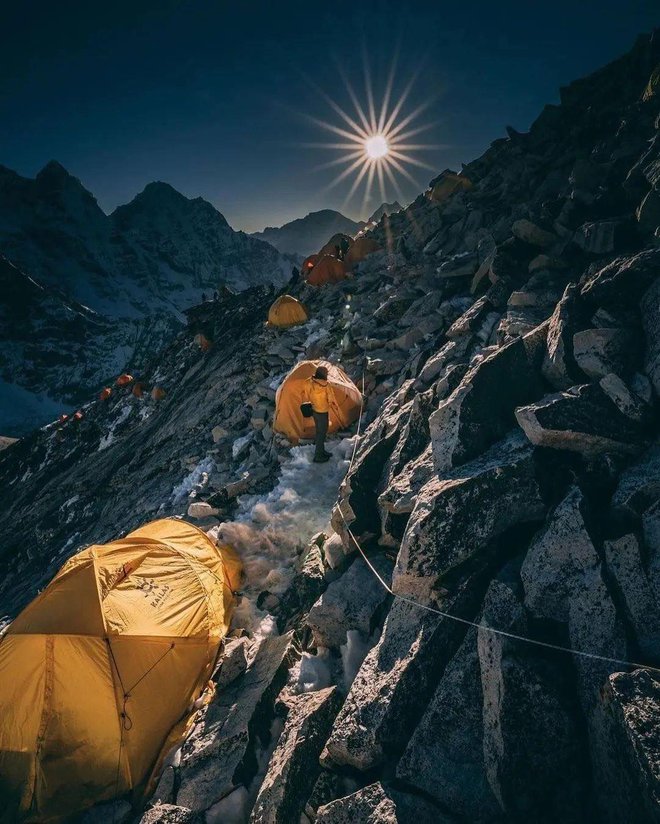  Cắm trại ngay giữa hố tuyết tại Nepal, trải nghiệm có 1-0-2 trong hành trình chinh phục đỉnh Everest - Ảnh 12.