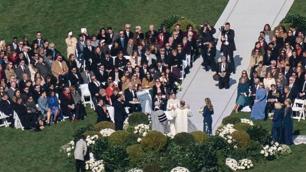 Đám cưới tại Nhà Trắng đầu tiên sau nhiều năm: Cháu gái Tổng thống Biden xinh đẹp trong hôn lễ riêng tư - Ảnh 6.