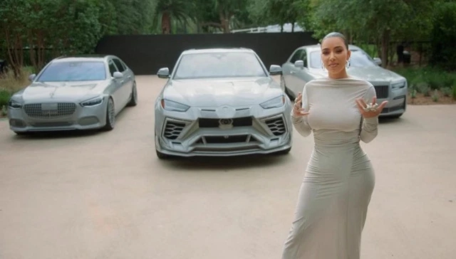 Owning a car collection worth 3.8 million USD, these are the most luxurious cars of TV billionaire Kim Kardashian: 5 Maybachs are just a small part - Photo 1.
