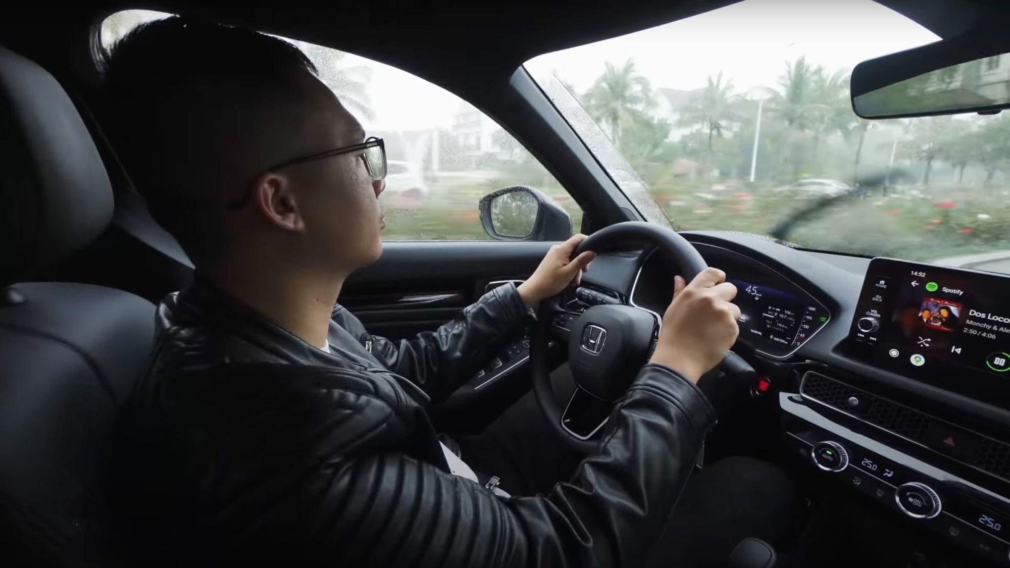 Đức ‘tóc dài: Xe phổ thông cũng mang đến nhiều cảm xúc cầm lái - Ảnh 1.