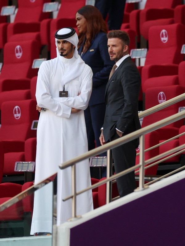  David Beckham lịch lãm như nam thần trên khán đài cổ vũ tuyển Anh ở World Cup 2022 - Ảnh 3.