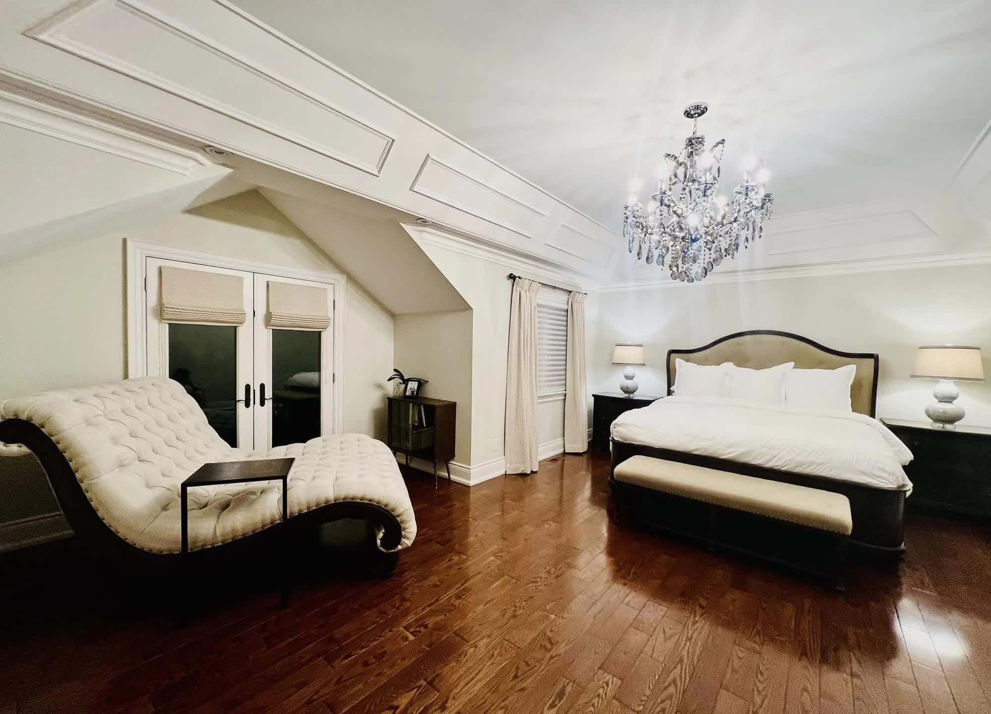 カナダのベトナム人家族が持っている50のアパートを見る 