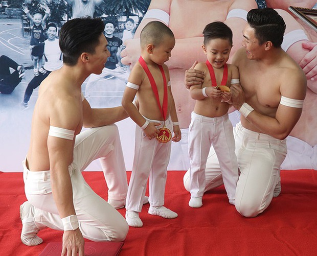 Con trai O Sen - Ngọc Mai: Tập xiếc từ lúc 8 tháng, đến năm 5 tuổi lập kỷ lục Guinness Việt Nam - Ảnh 4.
