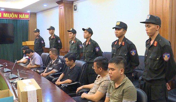 Bộ Công an triệt phá đường dây cá độ bóng đá 30.000 tỉ đồng - Ảnh 1. Bộ Công an triệt phá đường dây cá độ bóng đá 30.000 tỉ đồng - Ảnh 1.