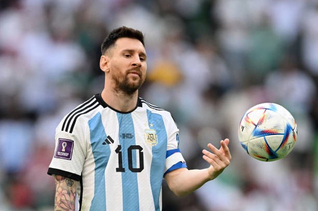Cư dân mạng dậy sóng khi Messi ghi bàn nhưng Argentina vẫn thua trong trận ra quân - Ảnh 1.