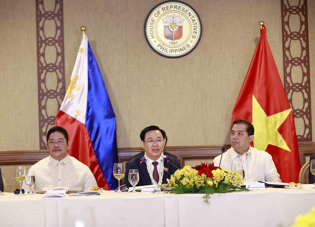 Chủ tịch Quốc hội Vương Đình Huệ bắt đầu chuyến thăm chính thức Philippines - Ảnh 11.