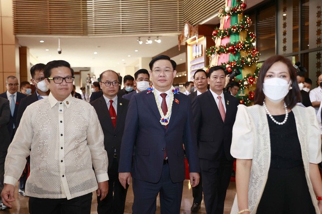 Chủ tịch Quốc hội Vương Đình Huệ bắt đầu chuyến thăm chính thức Philippines - Ảnh 7.