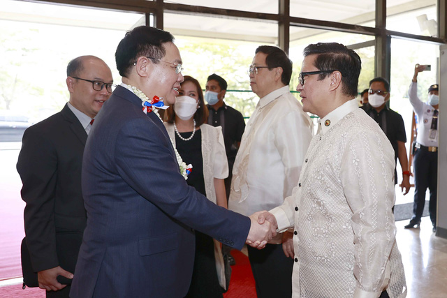 Chủ tịch Quốc hội Vương Đình Huệ bắt đầu chuyến thăm chính thức Philippines - Ảnh 6.