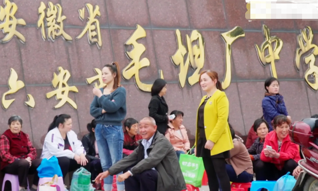 Công xưởng ôn thi đại học khắc nghiệt nhất Trung Quốc: Học 17 tiếng/ngày, con vi phạm cha mẹ cũng bị phạt - Ảnh 11.