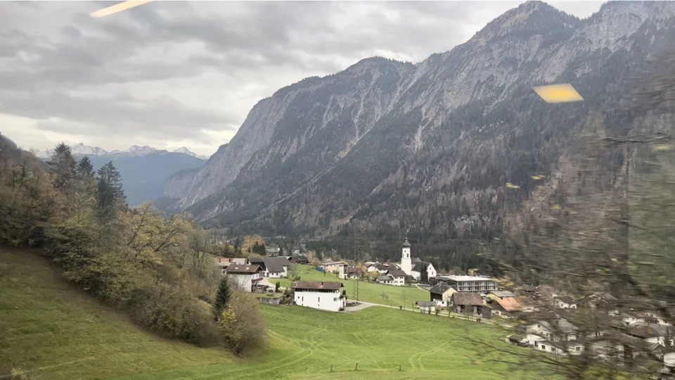 Người đàn ông đi đến 10 nước chỉ trong 1 ngày - Ảnh 3. Người đàn ông đi đến 10 nước chỉ trong 1 ngày - Ảnh 3.