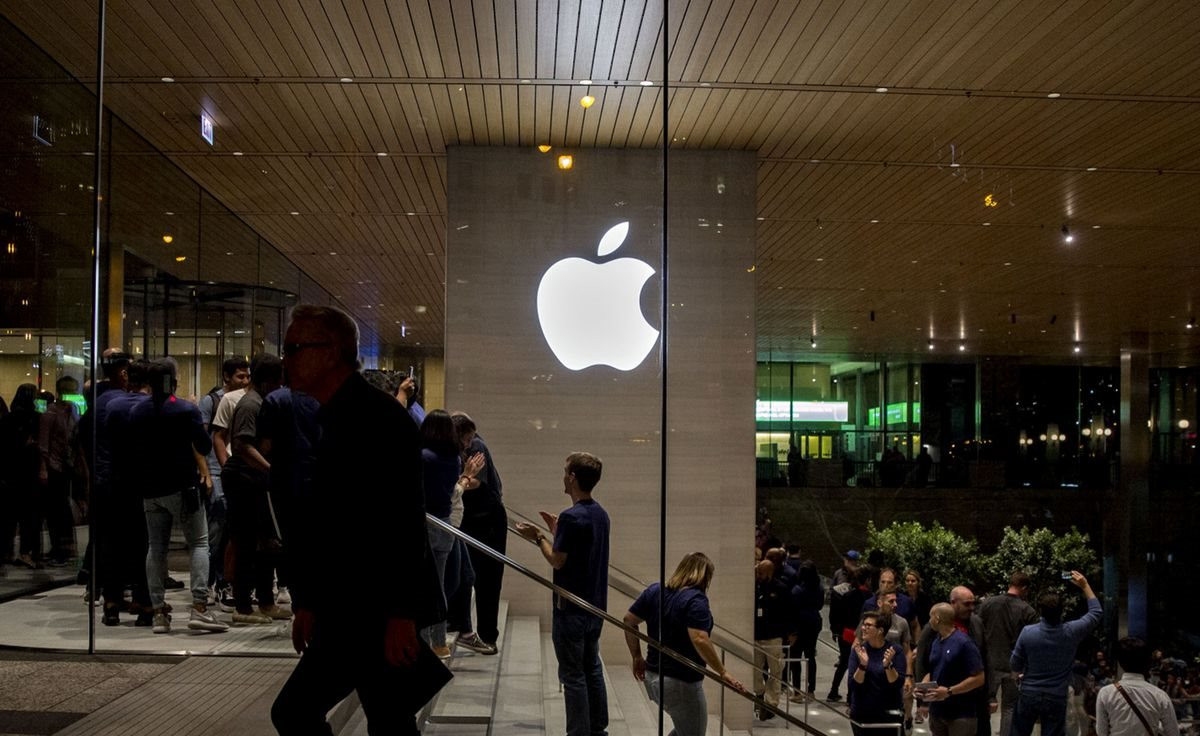 Apple có thể mất 1 tỷ USD mỗi tuần vì iPhone - Ảnh 1. Apple có thể mất 1 tỷ USD mỗi tuần vì iPhone - Ảnh 1.