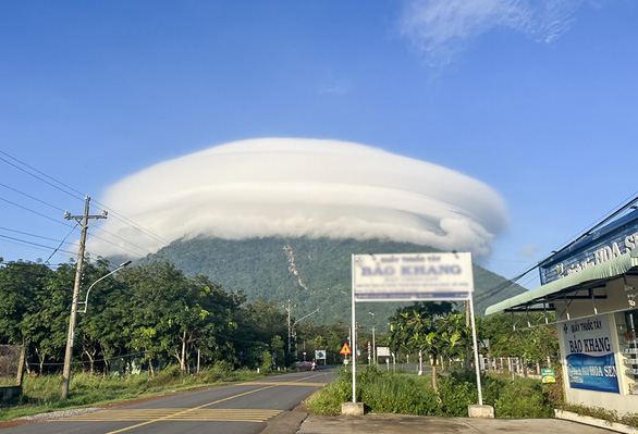 Chuyên gia nói gì về đám mây hình đĩa bay trên núi Bà Đen? - Ảnh 5.