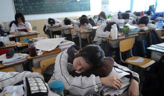 Công xưởng ôn thi đại học khắc nghiệt nhất Trung Quốc: Học 17 tiếng/ngày, con vi phạm cha mẹ cũng bị phạt - Ảnh 9.