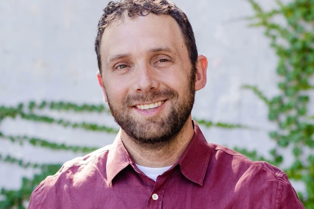 Người thừa kế của gia tộc giàu nhất nước Mỹ: 3 tuổi mắc ung thư rồi chiến thắng tử thần một cách thần kỳ, giờ đây bỏ cả núi tiền ra làm từ thiện - Ảnh 1. Người thừa kế của gia tộc giàu nhất nước Mỹ: 3 tuổi mắc ung thư rồi chiến thắng tử thần một cách thần kỳ, giờ đây bỏ cả núi tiền ra làm từ thiện - Ảnh 1.