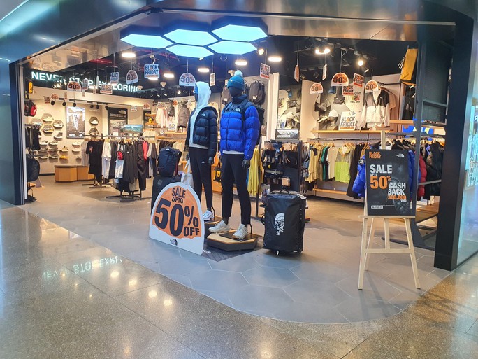 Giảm giá tới 80% trước ngày Black Friday, nhiều người vào xem rồi bỏ đi - Ảnh 15. Giảm giá tới 80% trước ngày Black Friday, nhiều người vào xem rồi bỏ đi - Ảnh 15.