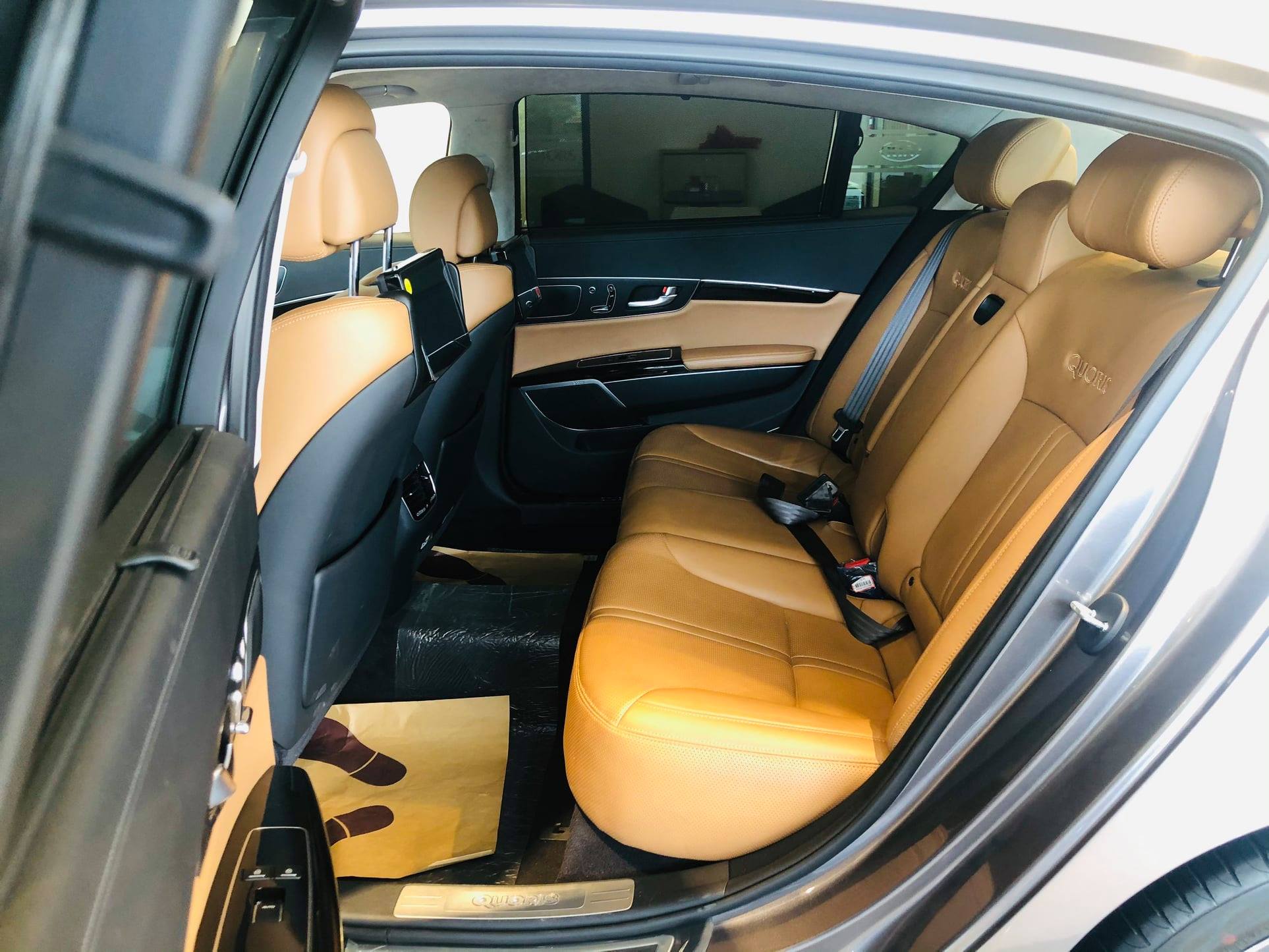 Nằm kho 6 năm, Kia Quoris còn hơn 1,9 tỷ đồng tại Việt Nam: Ngang cỡ Mercedes S-Class, giá C-Class - Ảnh 8. Nằm kho 6 năm, Kia Quoris còn hơn 1,9 tỷ đồng tại Việt Nam: Ngang cỡ Mercedes S-Class, giá C-Class - Ảnh 8.