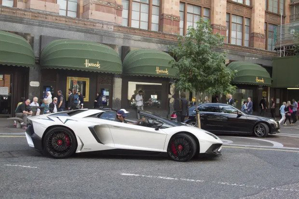 Dàn xe đắt giá của giới rich kid Qatar: Không siêu xe thì cũng phải xế hộp triệu USD - Ảnh 11. Dàn xe đắt giá của giới rich kid Qatar: Không siêu xe thì cũng phải xế hộp triệu USD - Ảnh 11.