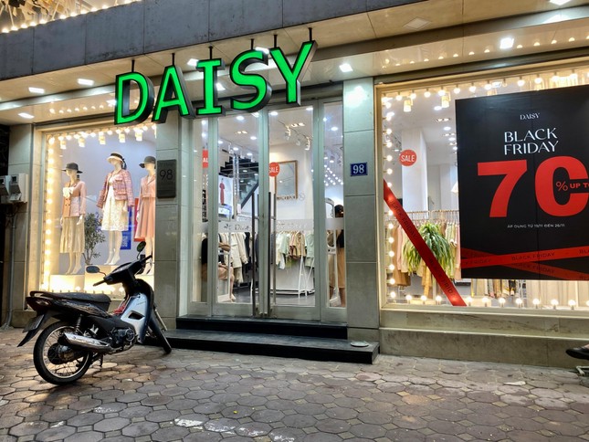 Ngày thứ 6 đen tối: Bán hàng tới 2h sáng, giảm giá 100% - Ảnh 4. Ngày thứ 6 đen tối: Bán hàng tới 2h sáng, giảm giá 100% - Ảnh 4.