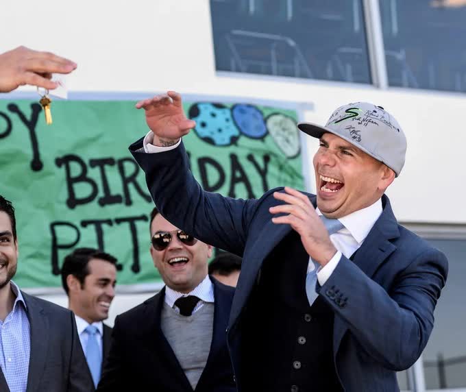 Quá giàu có, các ngôi sao tự mở trường cho con đi học: Nơi thu học phí 15.000 USD/năm, nơi lại mở dạy miễn phí - Ảnh 5. Quá giàu có, các ngôi sao tự mở trường cho con đi học: Nơi thu học phí 15.000 USD/năm, nơi lại mở dạy miễn phí - Ảnh 5.