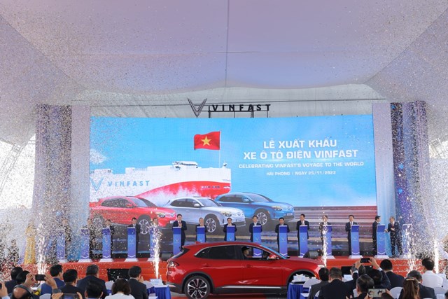 Thủ tướng Phạm Minh Chính: VinGroup - VinFast chính là đại diện tiêu biểu cho một thế hệ doanh nghiệp mới năng động, sáng tạo, tự tin - Ảnh 1.