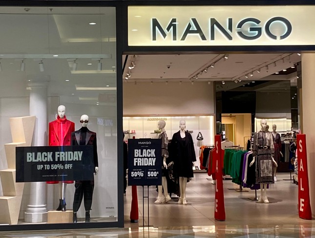 Ngày thứ 6 đen tối: Bán hàng tới 2h sáng, giảm giá 100% - Ảnh 1. Ngày thứ 6 đen tối: Bán hàng tới 2h sáng, giảm giá 100% - Ảnh 1.