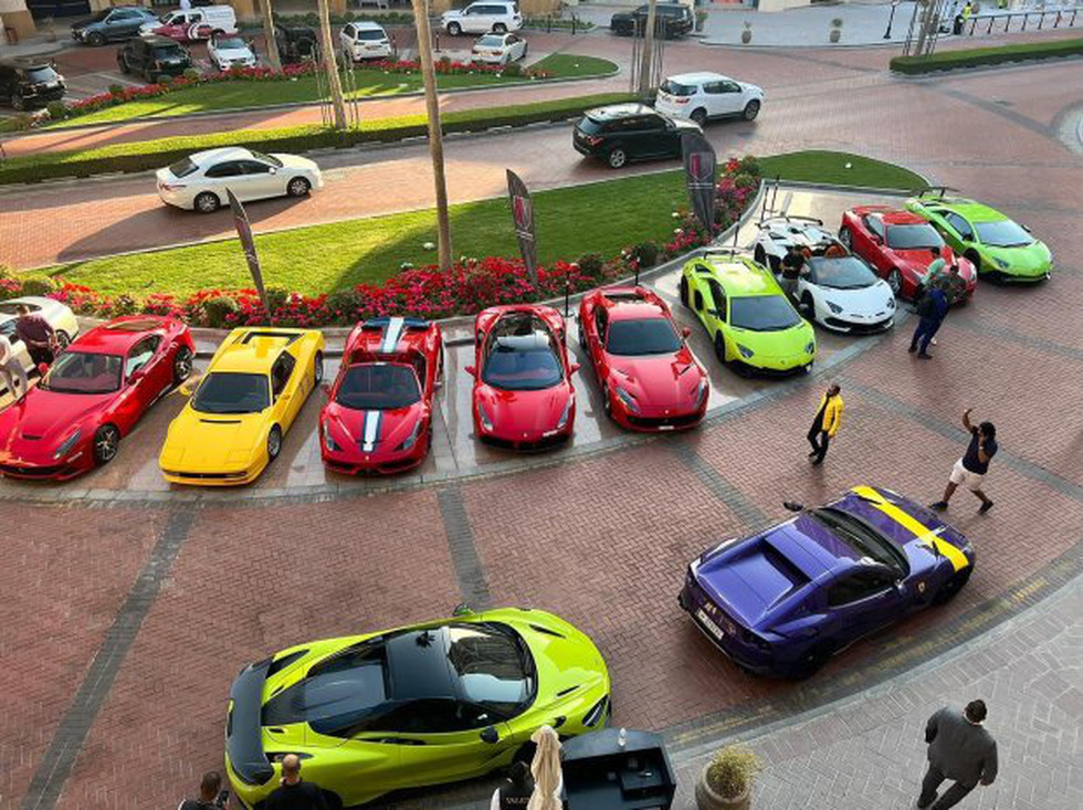 Dàn xe đắt giá của giới rich kid Qatar: Không siêu xe thì cũng phải xế hộp triệu USD - Ảnh 5. Dàn xe đắt giá của giới rich kid Qatar: Không siêu xe thì cũng phải xế hộp triệu USD - Ảnh 5.