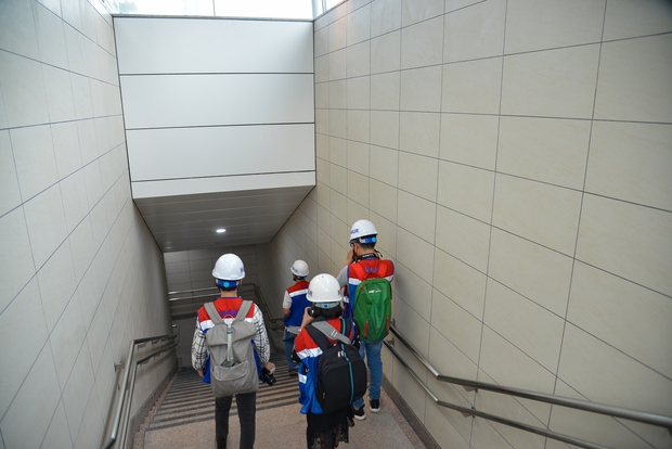  Bên trong nhà ga ngầm đầu tiên hoàn thành 100% của tuyến Metro TP.HCM - Ảnh 2.
