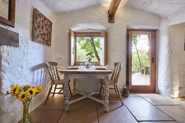 ‘Bỏ phố về rừng’, người đàn ông chi tiền tỷ mua hang đá xây nên căn nhà có 1-0-2 - Ảnh 5. ‘Bỏ phố về rừng’, người đàn ông chi tiền tỷ mua hang đá xây nên căn nhà có 1-0-2 - Ảnh 5.