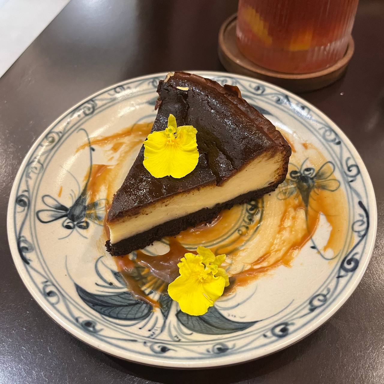 Dân văn phòng cuối năm: “Thật khó để không tiêu tiền - Ảnh 2.