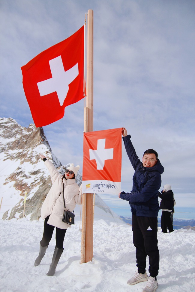 Cặp vợ chồng Hà Nội lập ‘quỹ du lịch’, tự túc khám phá Châu Âu: Vừa hợp túi tiền, vừa tận hưởng những địa danh xịn xò bậc nhất - Ảnh 3. Cặp vợ chồng Hà Nội lập ‘quỹ du lịch’, tự túc khám phá Châu Âu: Vừa hợp túi tiền, vừa tận hưởng những địa danh xịn xò bậc nhất - Ảnh 3.