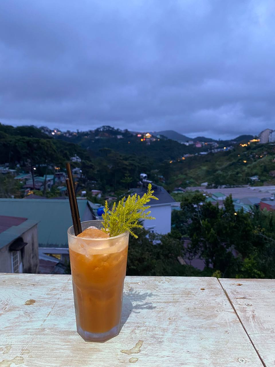 Dân văn phòng cuối năm: “Thật khó để không tiêu tiền - Ảnh 1.