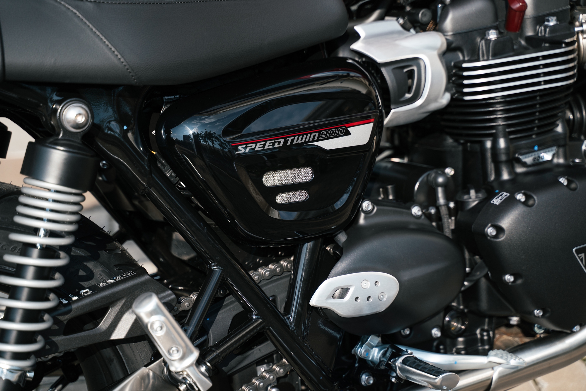 Dàn xe toàn bản đặc biệt của Triumph tại Việt Nam: Hầu hết bản Chrome, chiếc đắt nhất 1,3 tỷ đồng - Ảnh 6. Dàn xe toàn bản đặc biệt của Triumph tại Việt Nam: Hầu hết bản Chrome, chiếc đắt nhất 1,3 tỷ đồng - Ảnh 6.