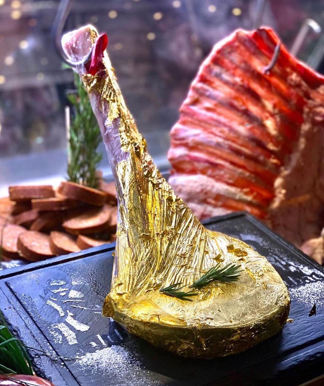  Loạt món ăn dát vàng sang chảnh của Qatar - nước chủ nhà World Cup 2022 khiến ai cũng trầm trồ  - Ảnh 1.