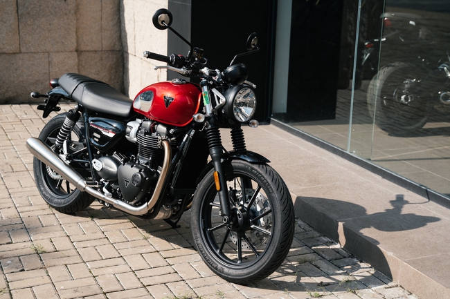 Dàn xe toàn bản đặc biệt của Triumph tại Việt Nam: Hầu hết bản Chrome, chiếc đắt nhất 1,3 tỷ đồng - Ảnh 3. Dàn xe toàn bản đặc biệt của Triumph tại Việt Nam: Hầu hết bản Chrome, chiếc đắt nhất 1,3 tỷ đồng - Ảnh 3.