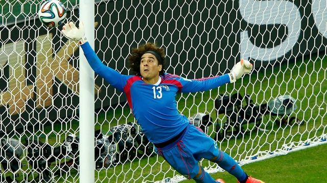 Guillermo Ochoa: Người nhện của các kì World Cup, ngang hàng với Messi và Ronaldo về số lần tham dự ngày hội bóng đá lớn nhất hành tinh, là cổ đông của kì lân 4 tỉ USD đầu tiên trong lịch sử Mexico - Ảnh 3.