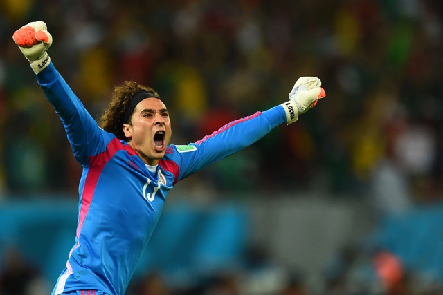 Guillermo Ochoa: Người nhện của các kì World Cup, ngang hàng với Messi và Ronaldo về số lần tham dự ngày hội bóng đá lớn nhất hành tinh, là cổ đông của kì lân 4 tỉ USD đầu tiên trong lịch sử Mexico - Ảnh 2.