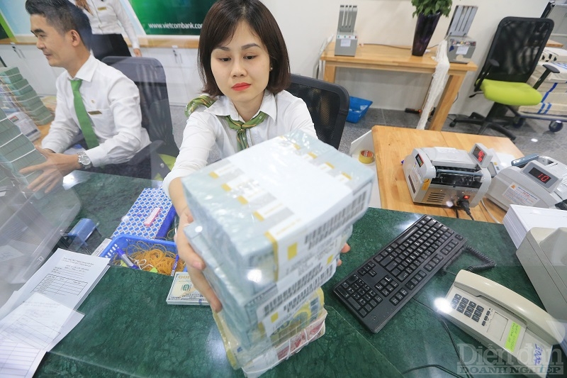 Rủi ro khoảng lệch với các hoạt động “buôn tiền” - Ảnh 2. Rủi ro khoảng lệch với các hoạt động “buôn tiền” - Ảnh 2.