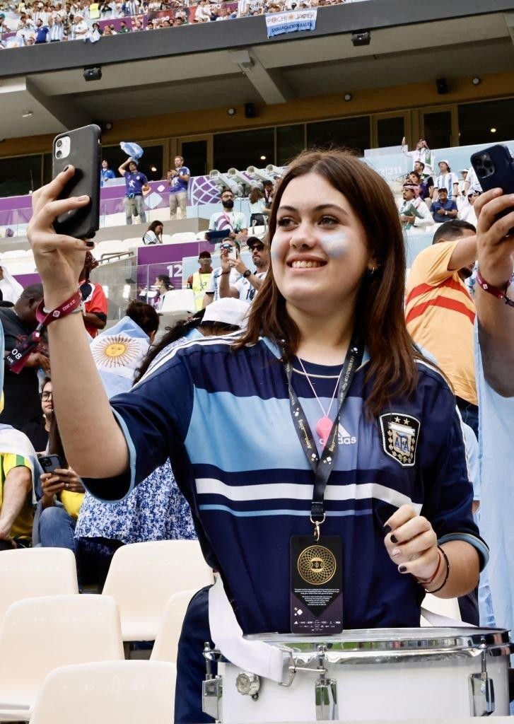 Ngắm dàn CĐV xinh đẹp của Argentina trên khán đài World Cup 2022 - Ảnh 13. Ngắm dàn CĐV xinh đẹp của Argentina trên khán đài World Cup 2022 - Ảnh 13.