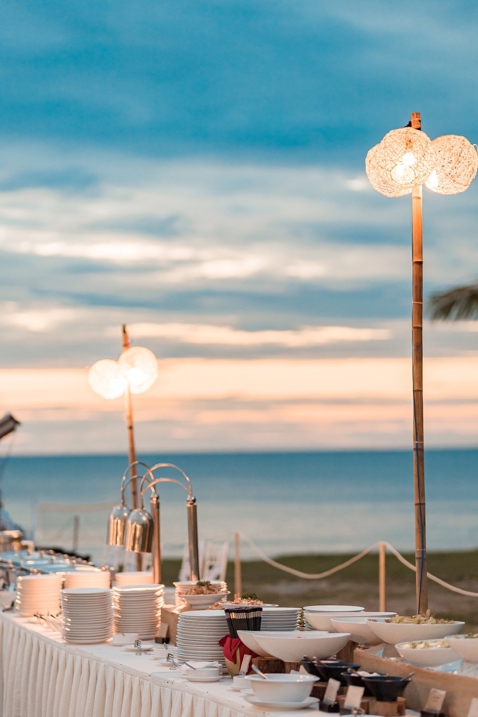 Những địa điểm tổ chức tiệc cưới khung cảnh hoàng hôn nên thơ, thoả mong ước của các cặp đôi - Ảnh 15. Những địa điểm tổ chức tiệc cưới khung cảnh hoàng hôn nên thơ, thoả mong ước của các cặp đôi - Ảnh 15.