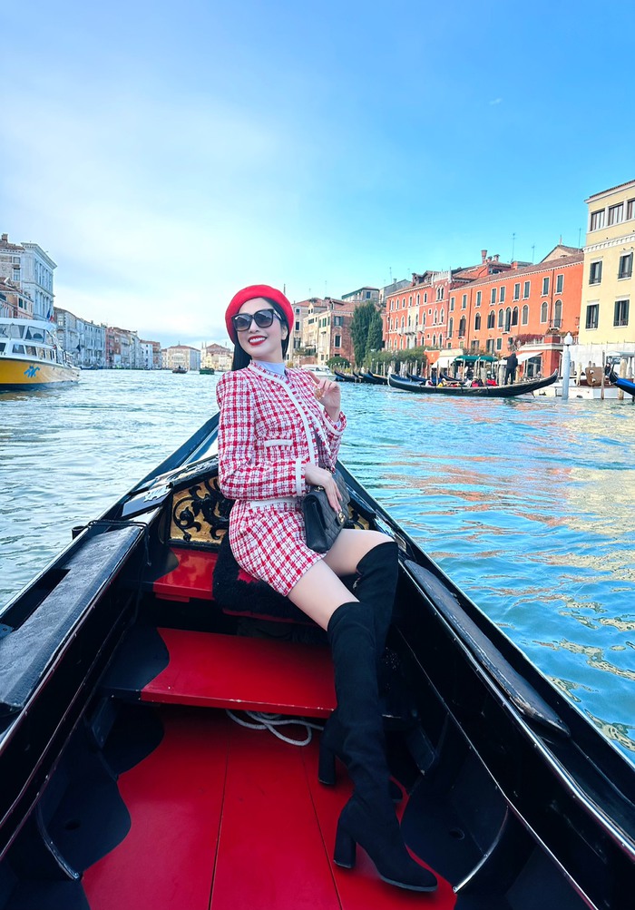 MC Kim Huyền Sâm duyên dáng bên dòng sông Seine - Ảnh 7.