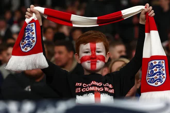 Muôn kiểu thể hiện tình yêu đội bóng của người hâm mộ tại World Cup 2022: Hài hước, cảm xúc và có 1-0-2 - Ảnh 18. Muôn kiểu thể hiện tình yêu đội bóng của người hâm mộ tại World Cup 2022: Hài hước, cảm xúc và có 1-0-2 - Ảnh 18.